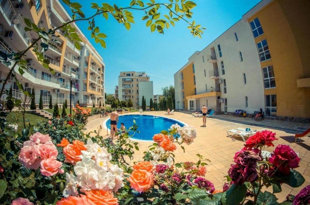 Fort Noks - Menada Apartments Светий Влас Екстер'єр фото
