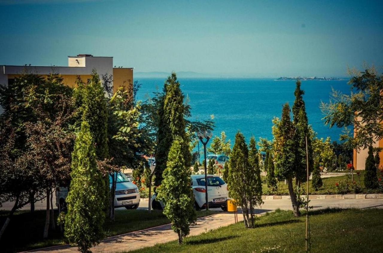 Fort Noks - Menada Apartments Светий Влас Екстер'єр фото