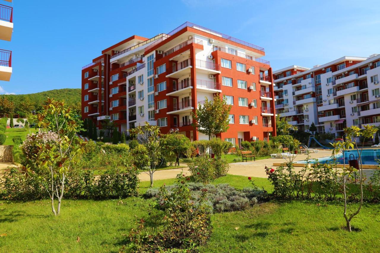 Fort Noks - Menada Apartments Светий Влас Екстер'єр фото
