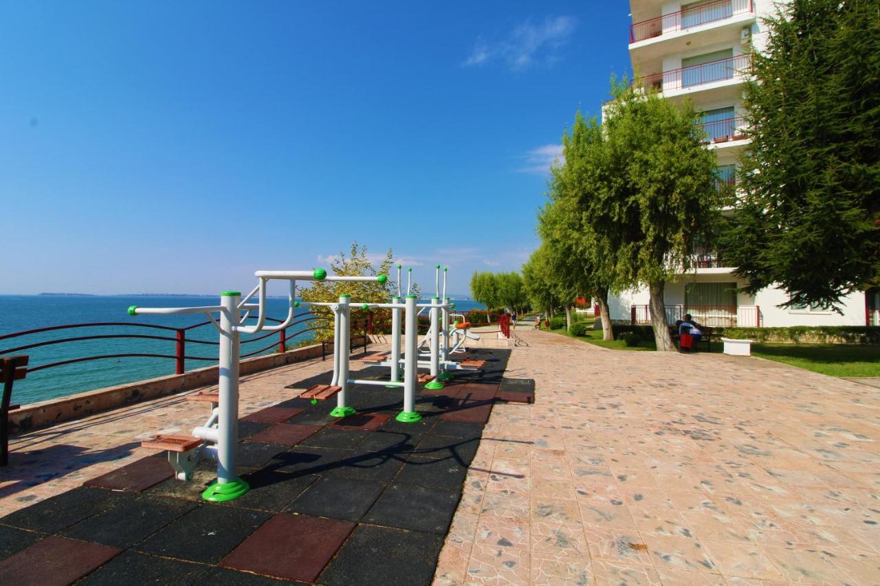 Fort Noks - Menada Apartments Светий Влас Екстер'єр фото